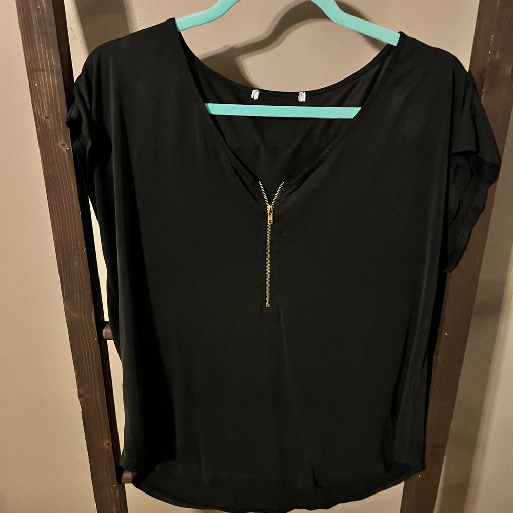 Black top size Large